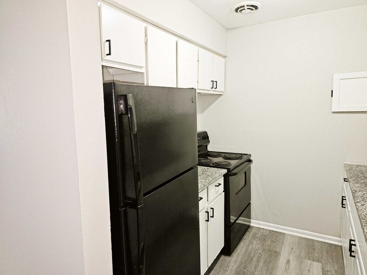 Avery Apartments - Photo 3 of 22