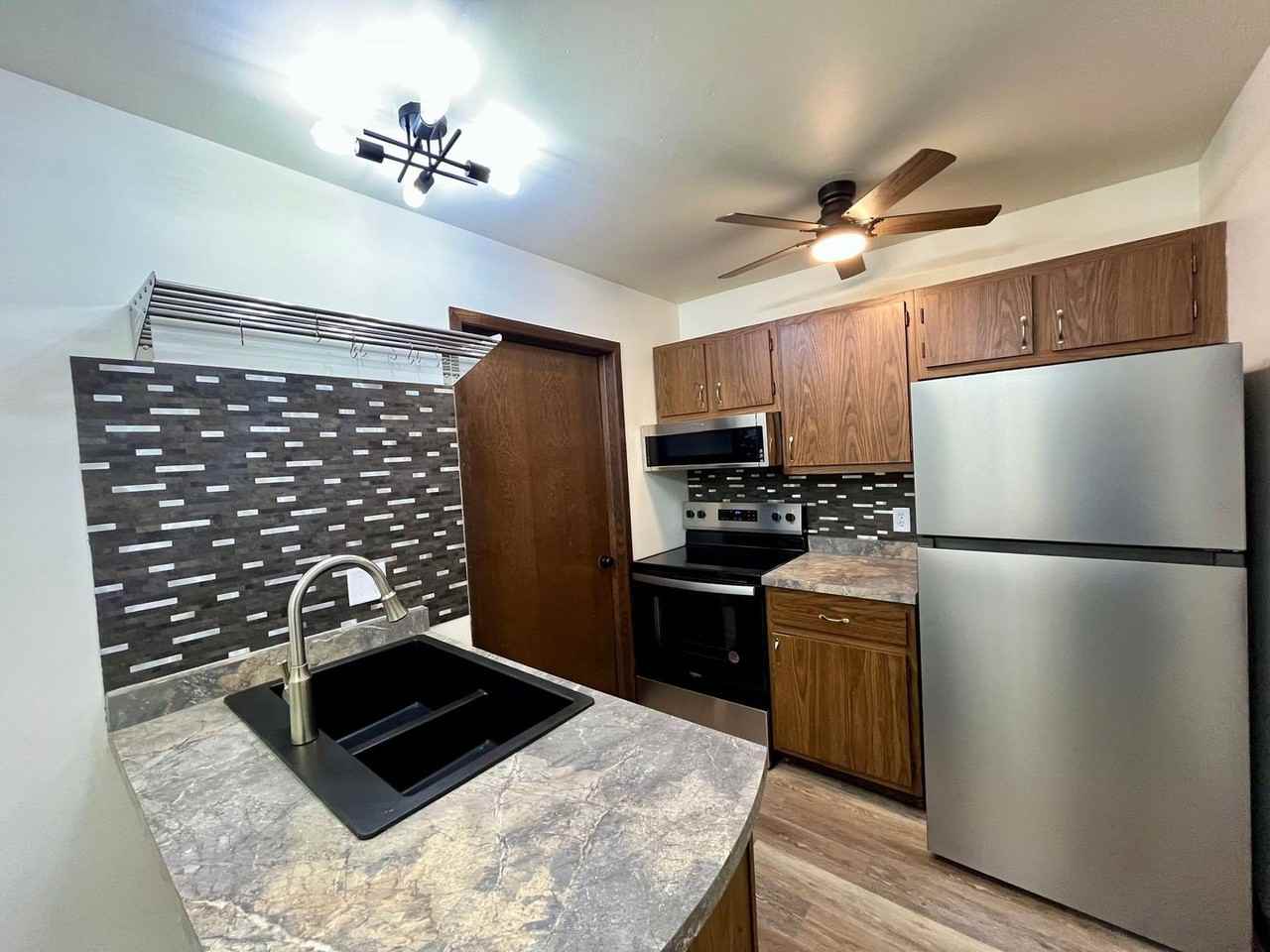 1010 Sawyer Dr - Photo 2 of 36