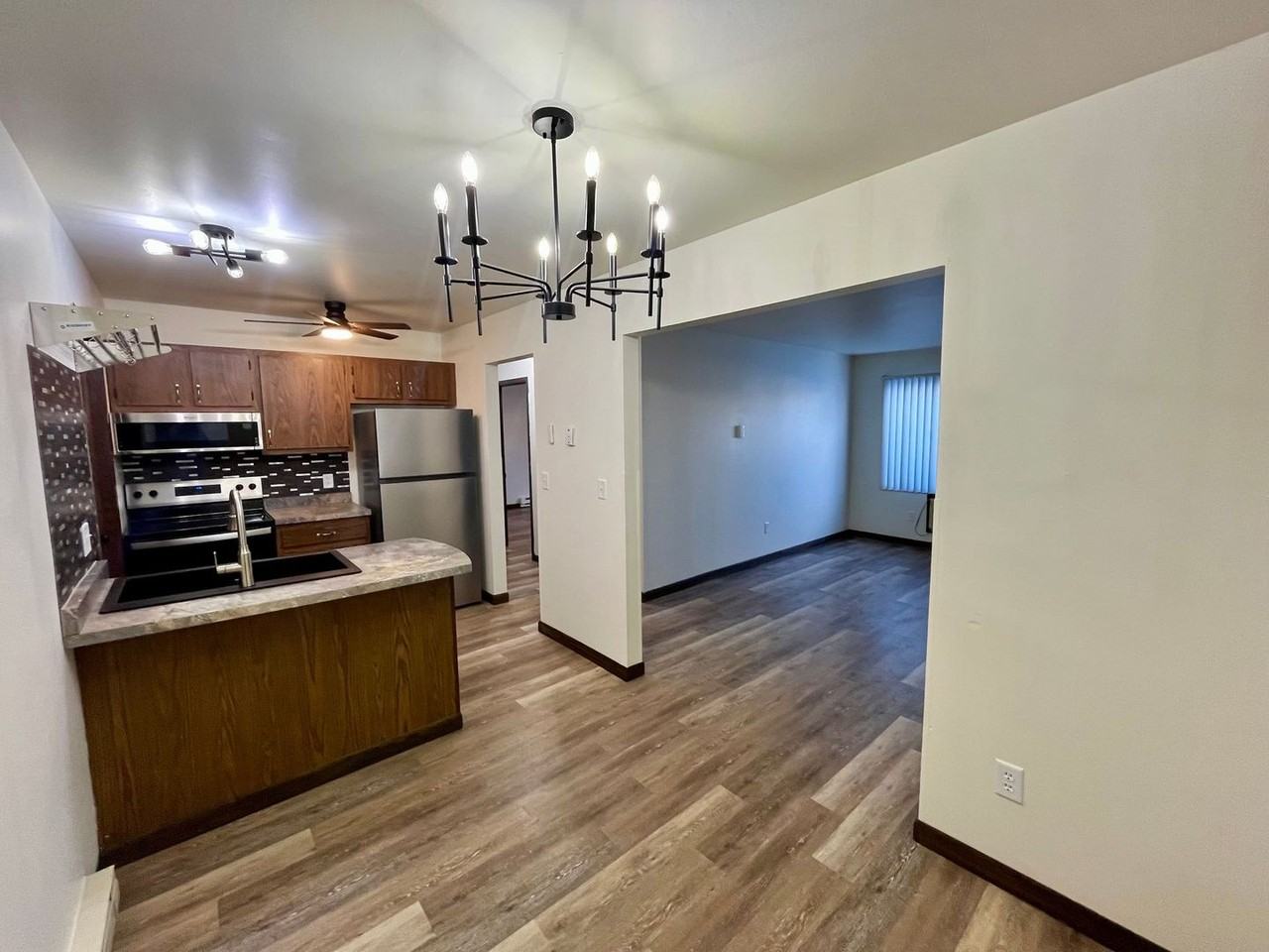 1010 Sawyer Dr - Photo 6 of 36