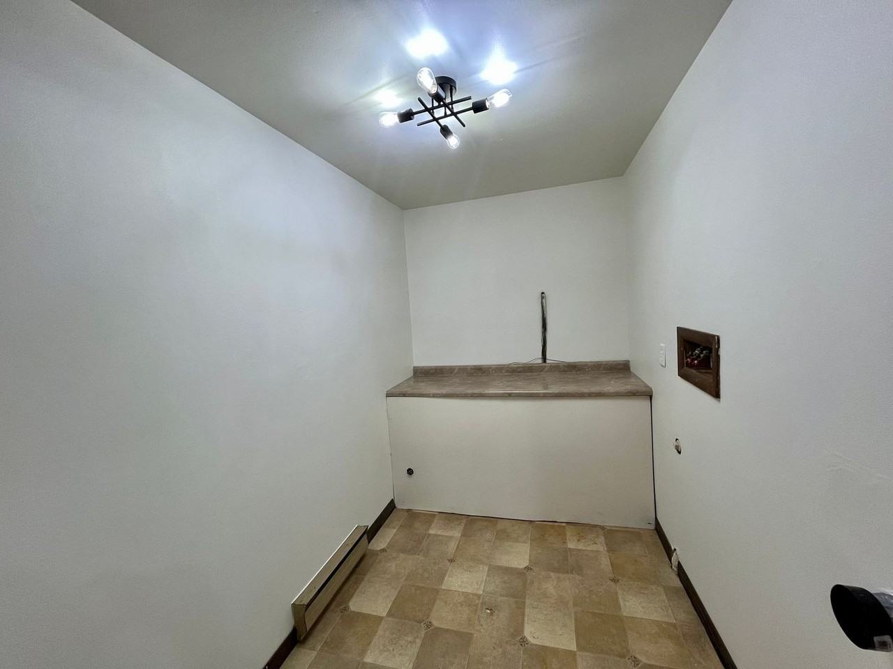 1010 Sawyer Dr - Photo 7 of 36