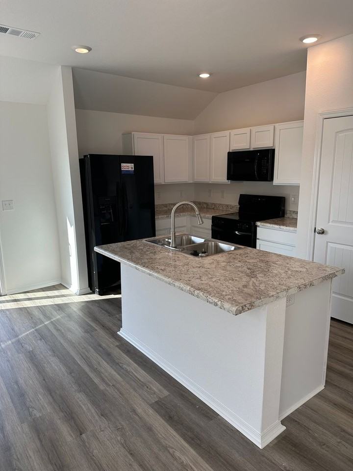 5807 Pope St - Photo 7 of 20