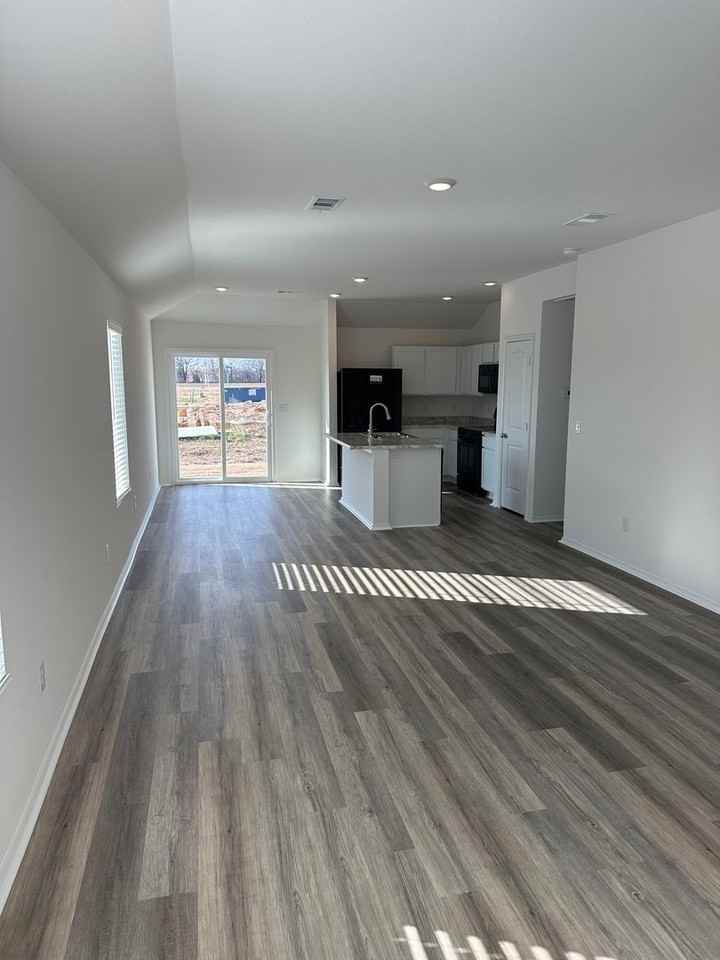 5807 Pope St - Photo 5 of 20