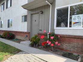 Amazing value ~ Prime location~ Upstairs 1 Bedroom - Photo 1 of 1