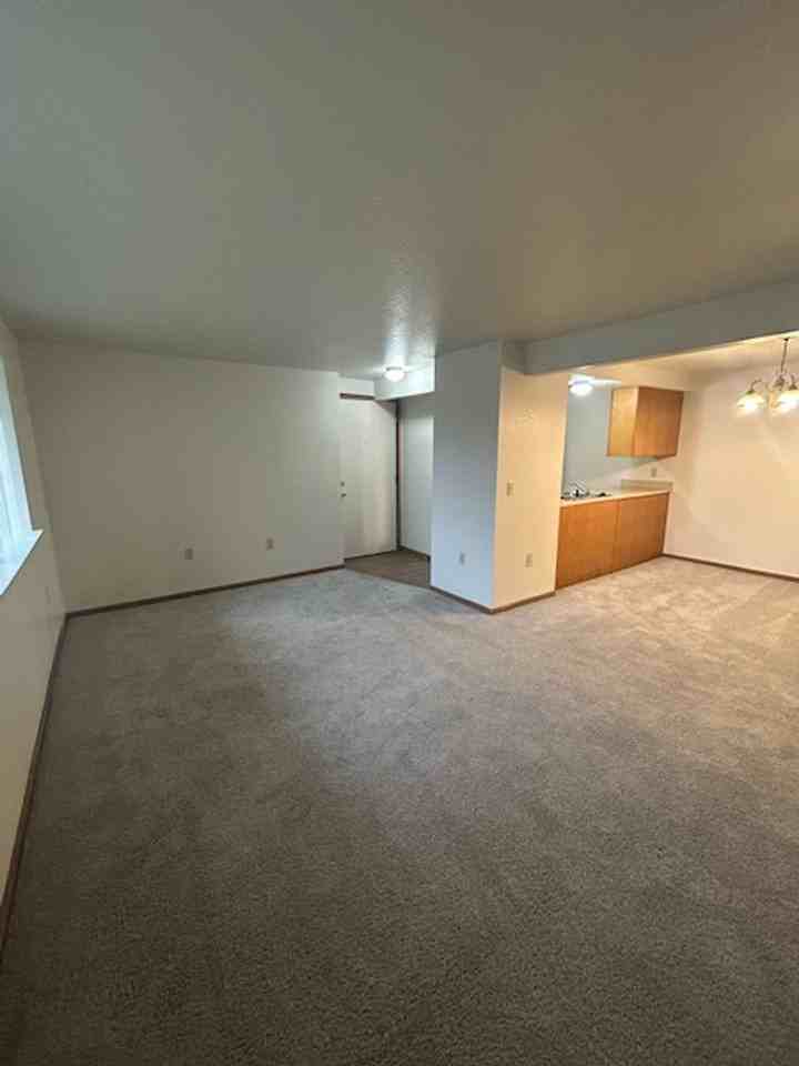 2209 Spansail Dr - Photo 4 of 16