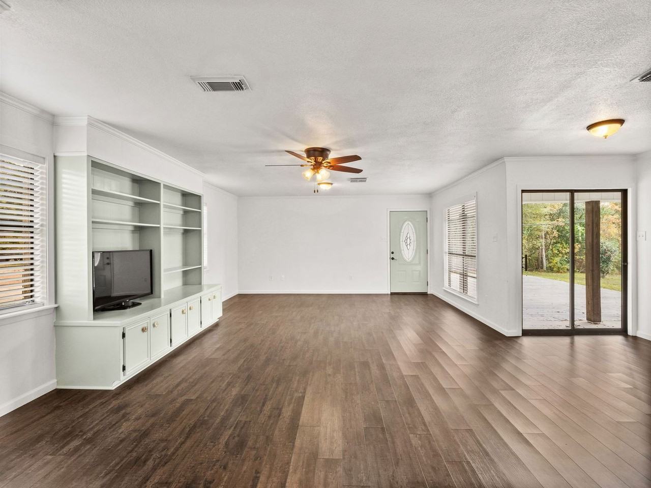 910 S Texas St - Photo 6 of 15