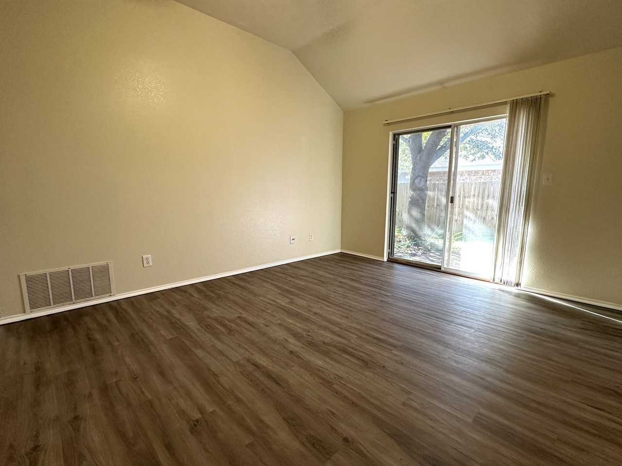 1404 Paco Trl - Photo 3 of 10