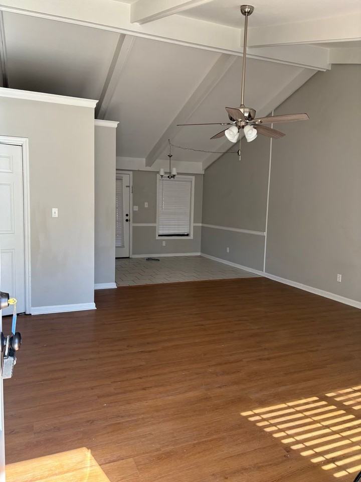 122 Stewart Ct - Photo 2 of 15