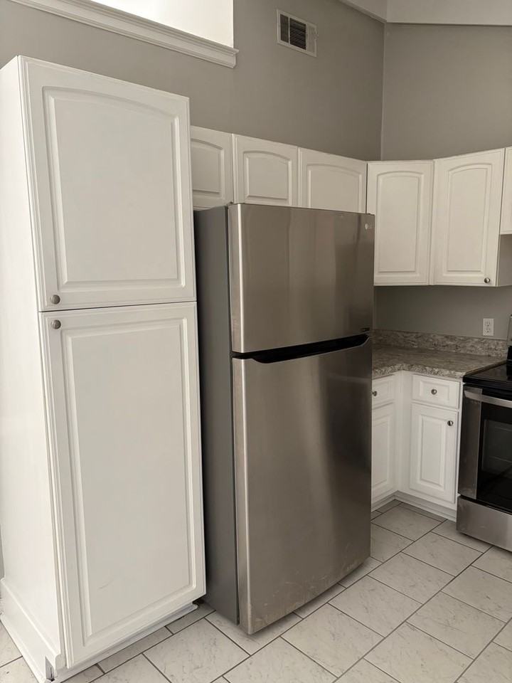 122 Stewart Ct - Photo 4 of 15