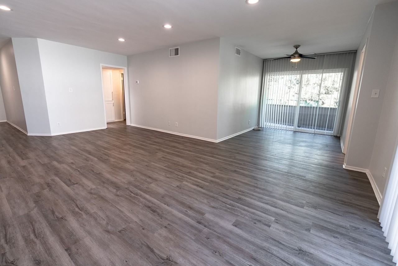5302 Colodny Ave - Photo 5 of 34