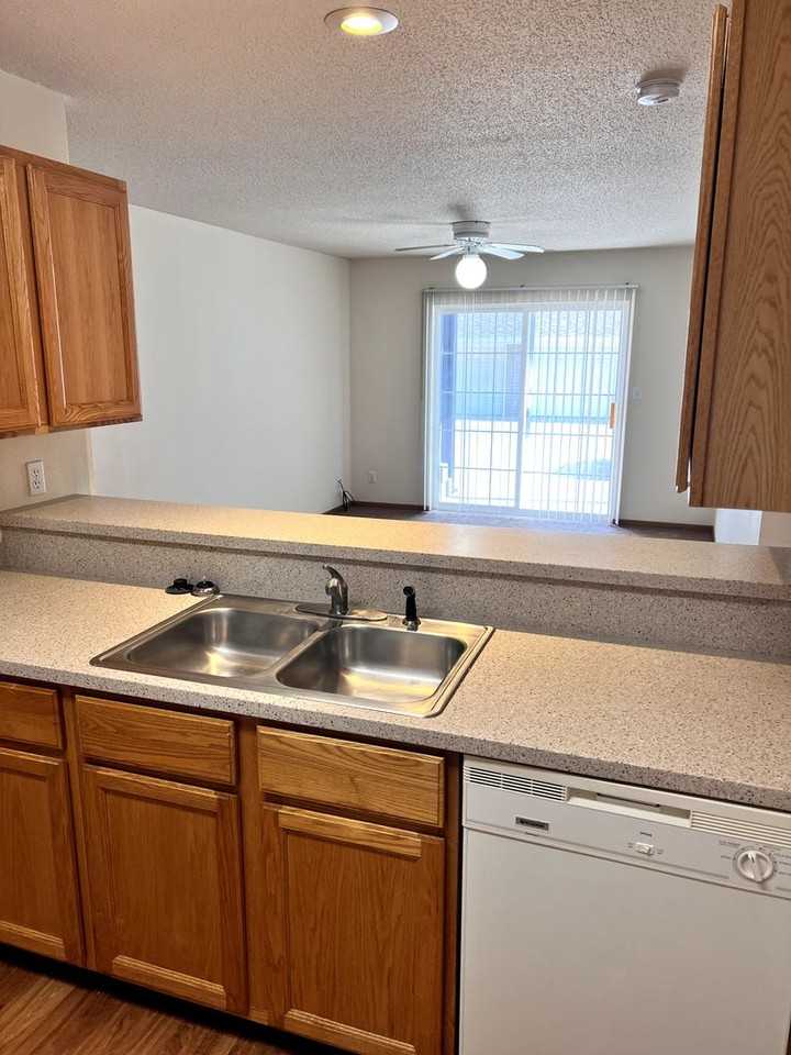 420 S 4th St - Photo 4 of 13