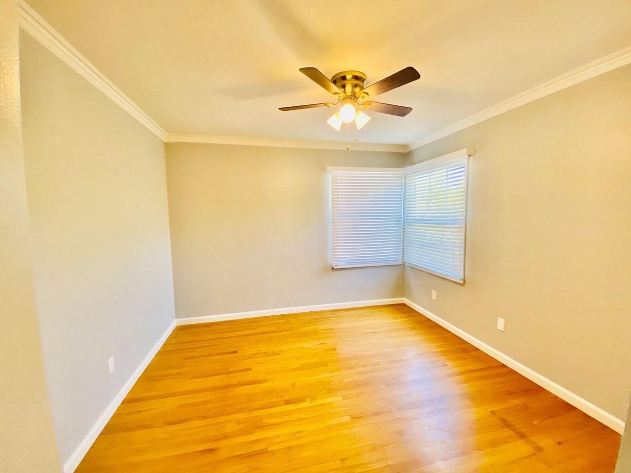 4847 Twain Ave - Photo 5 of 14