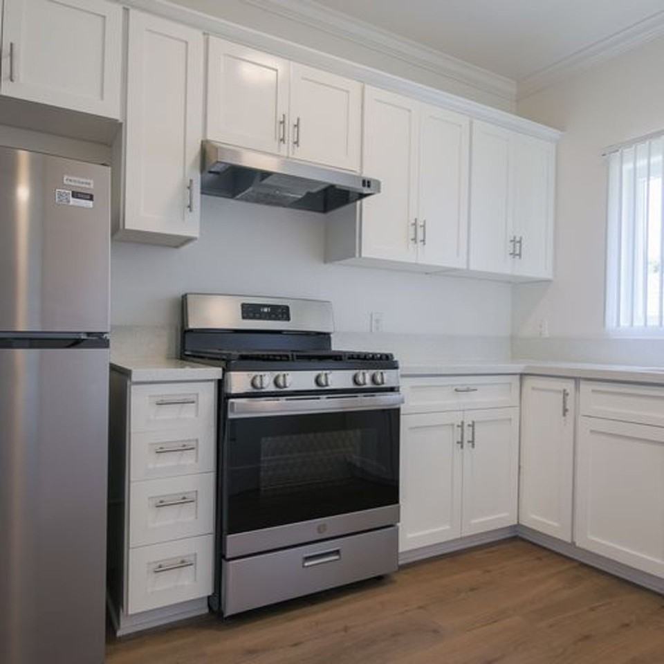 Unique and Spacious Apartment in East Hollywood - Photo 4 of 8