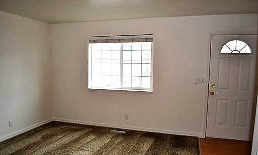 2105 Alan St - Photo 4 of 11