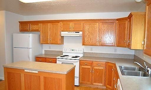 2105 Alan St - Photo 6 of 11