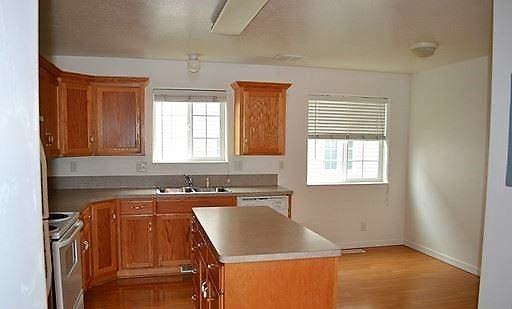 2105 Alan St - Photo 7 of 11