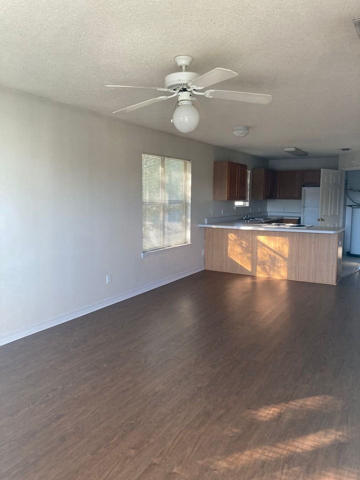 587 Florosa Ct - Photo 2 of 9