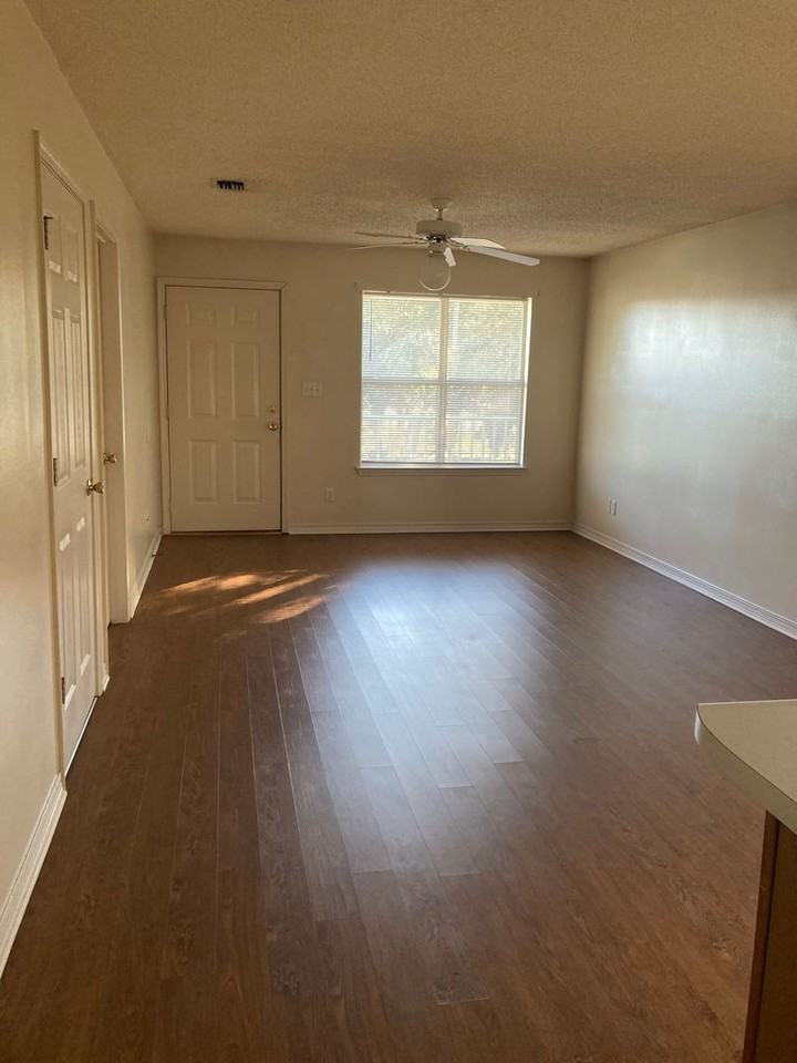 587 Florosa Ct - Photo 3 of 9