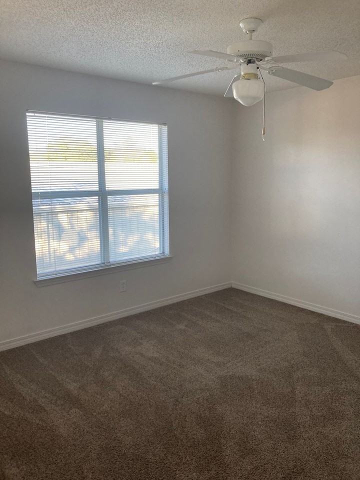 587 Florosa Ct - Photo 5 of 9