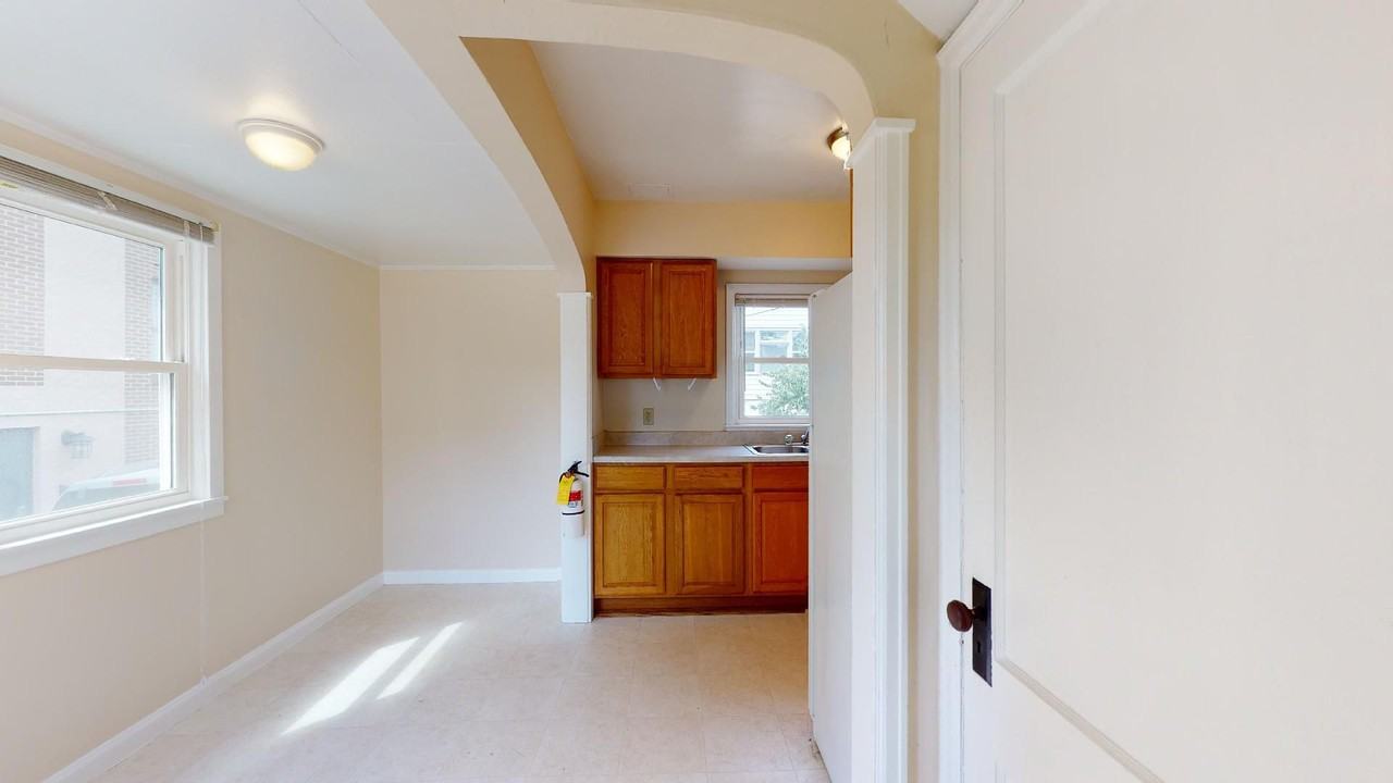 2805 West St - Photo 5 of 27