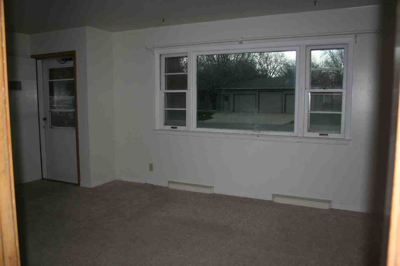 3013 Kellogg Ave - Photo 2 of 6