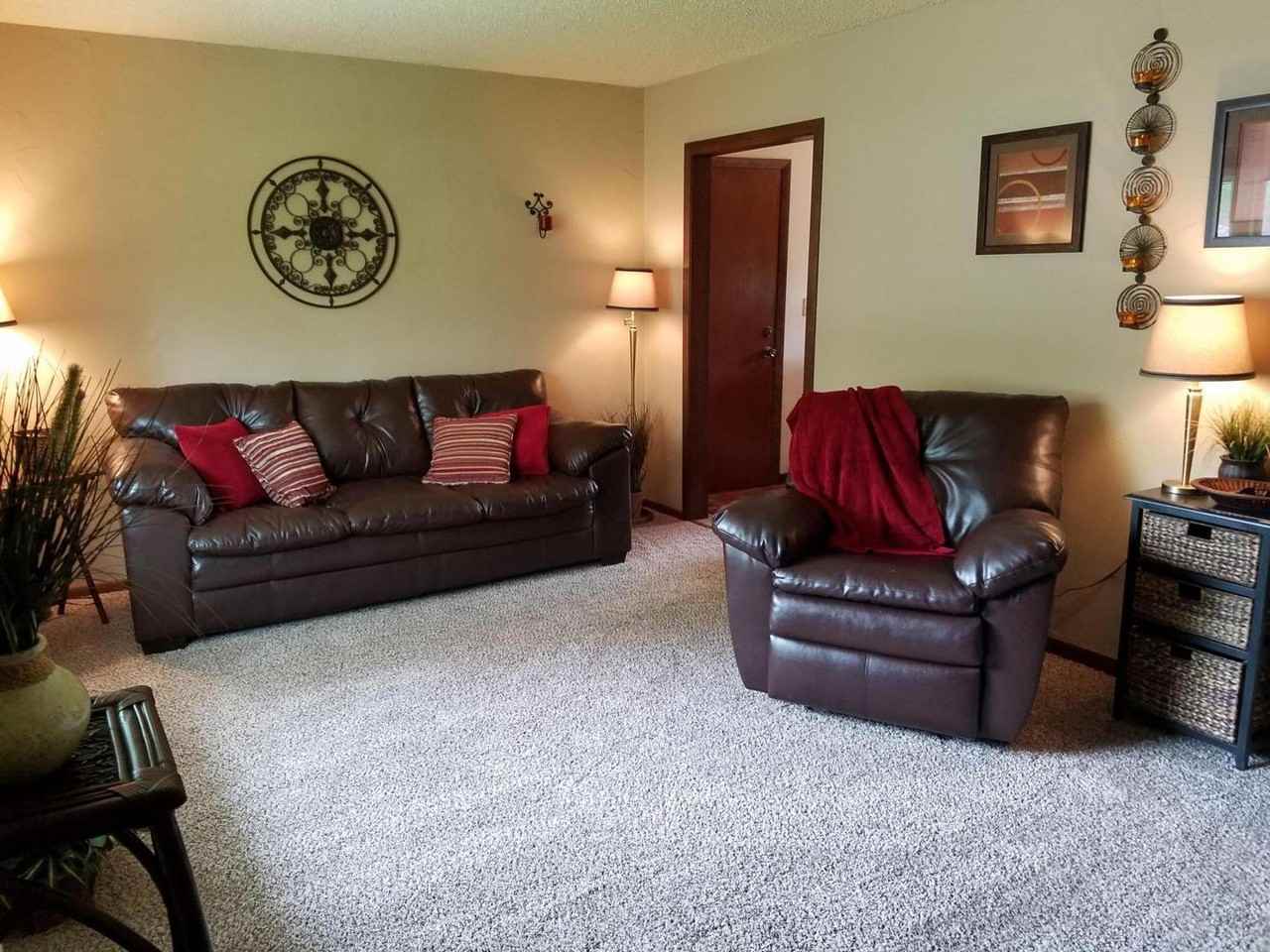 903 Yuma Ave - Photo 2 of 10