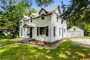 featured image of 724 E 1st St
