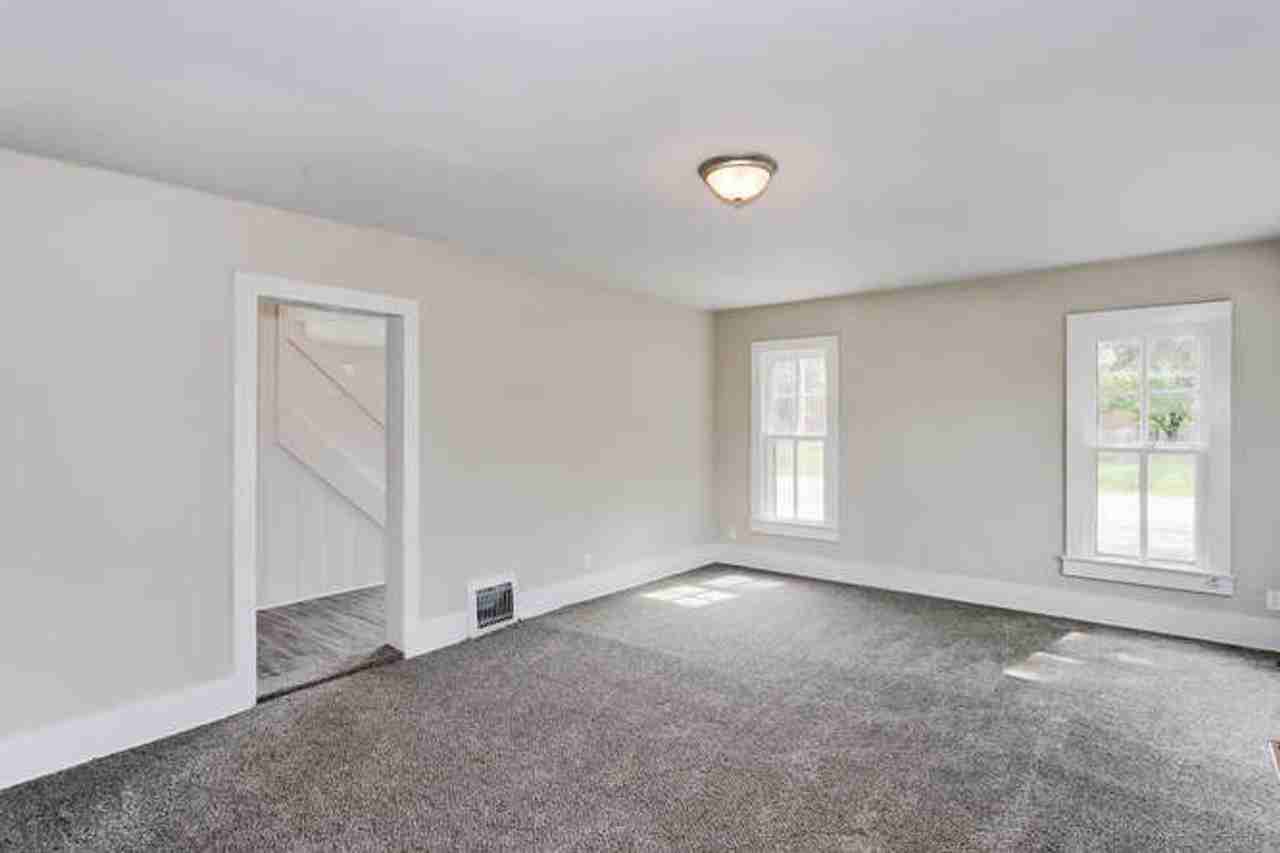 724 E 1st St - Photo 2 of 17