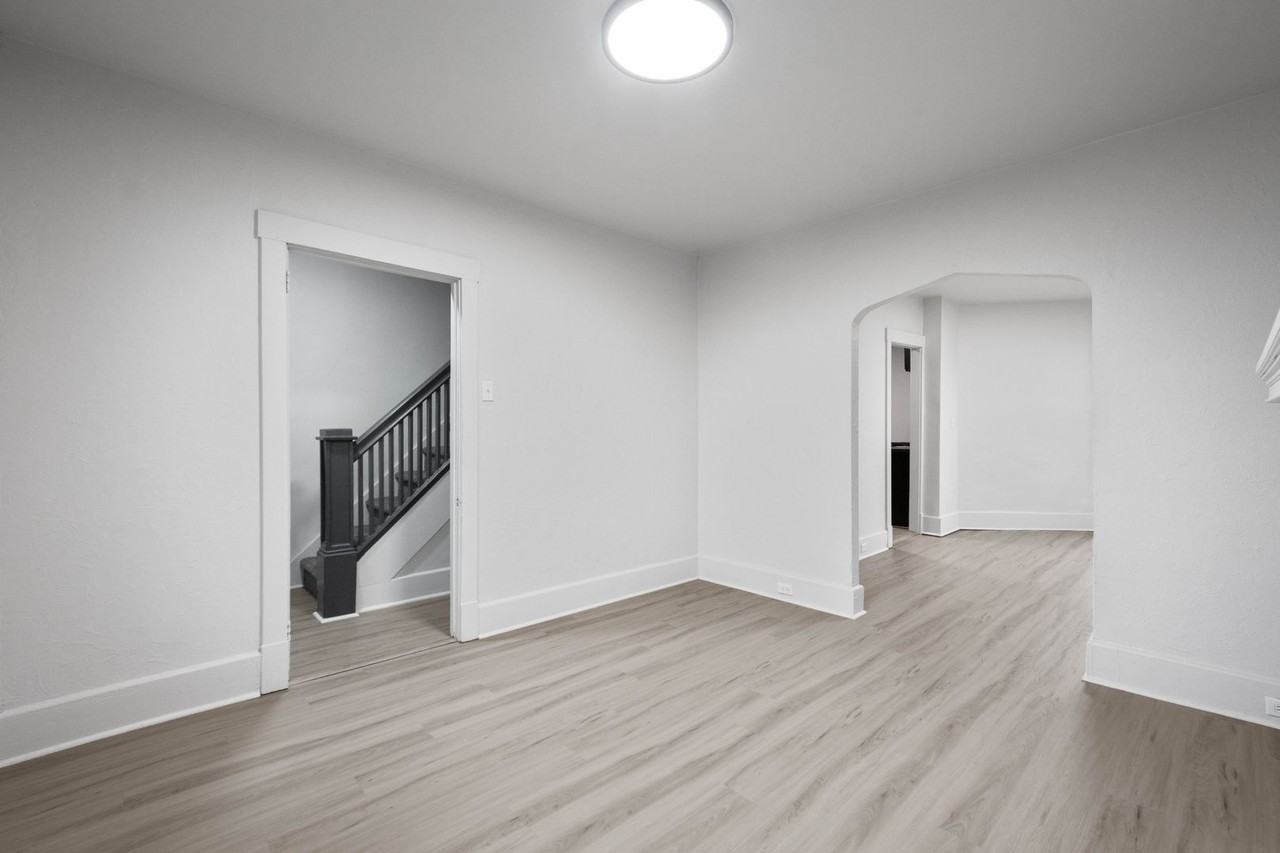 113 Merritt Ave - Photo 3 of 25