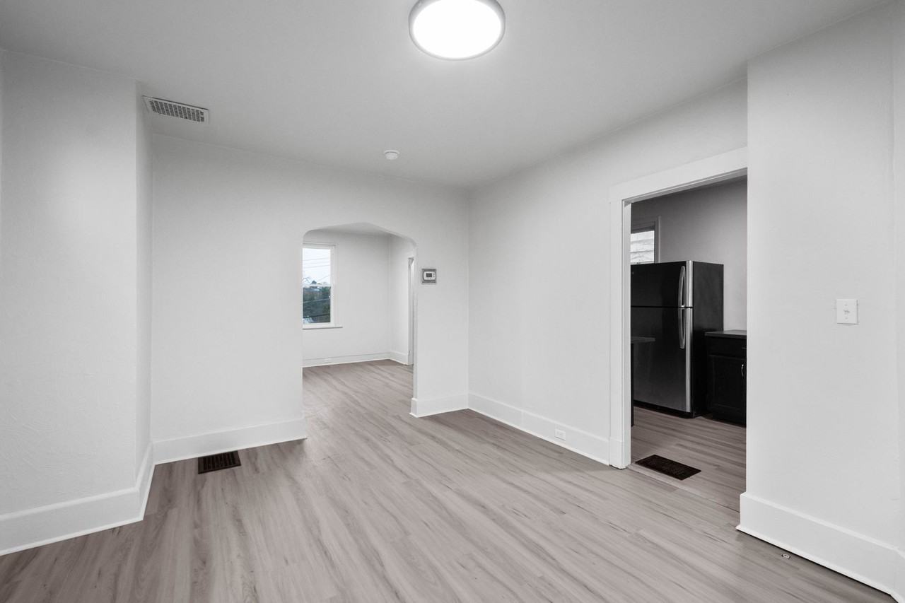 113 Merritt Ave - Photo 6 of 25