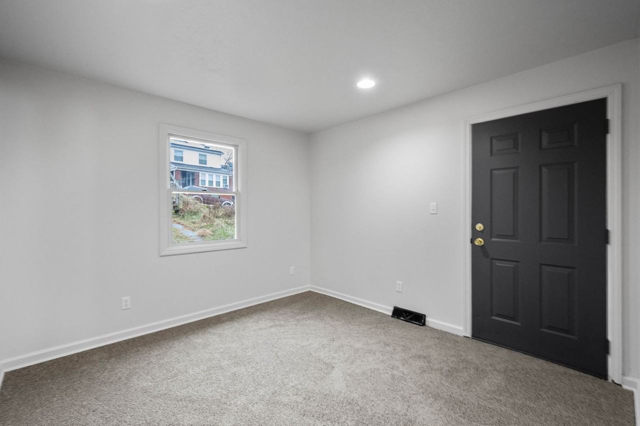 113 Merritt Ave - Photo 7 of 25