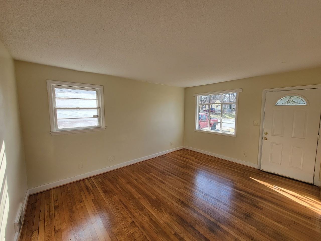 1207 Highland Ave - Photo 3 of 7