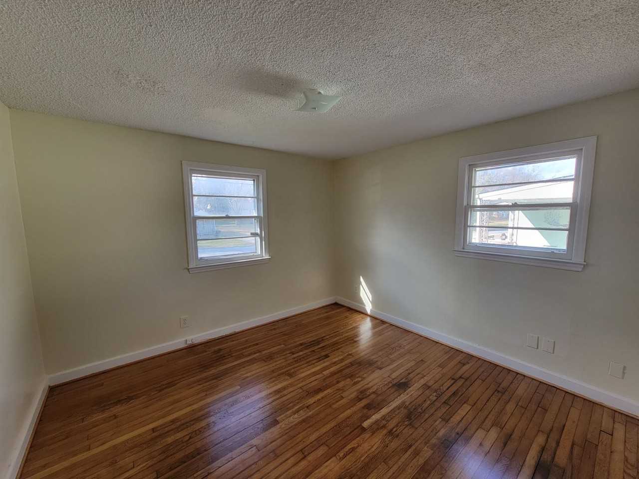 1207 Highland Ave - Photo 4 of 7