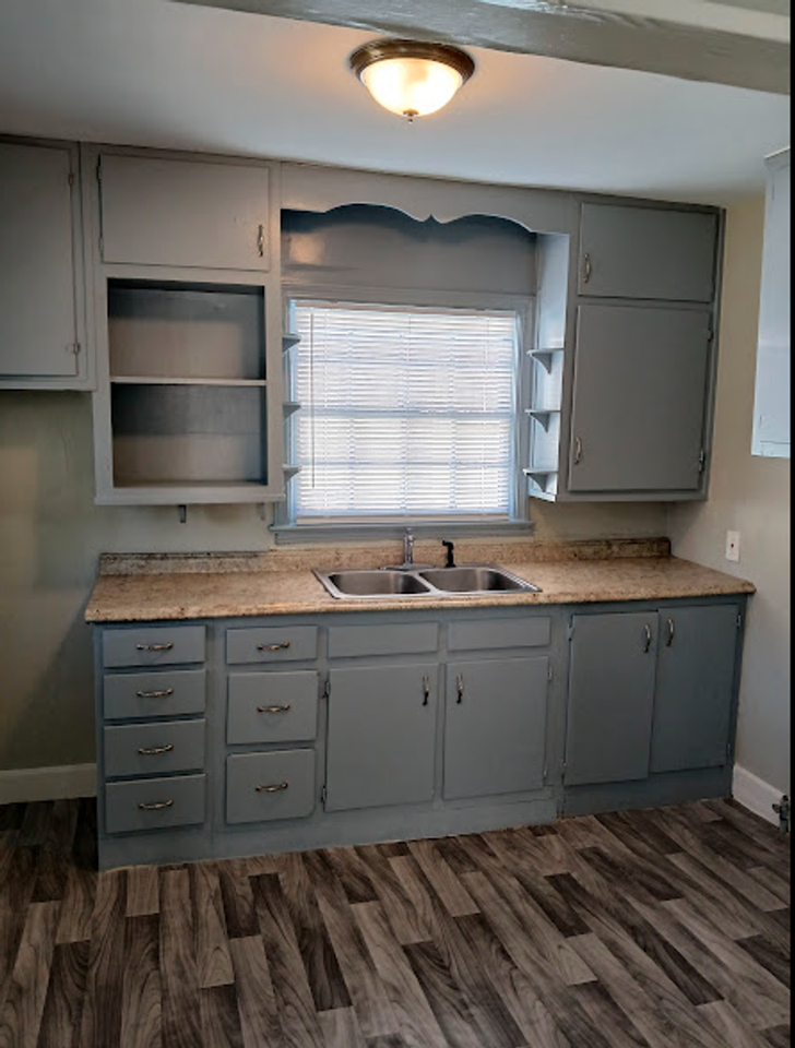 2504 Avenue L - Photo 3 of 15