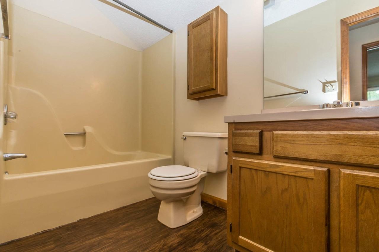 1804 E Maxwell Ln - Photo 6 of 10