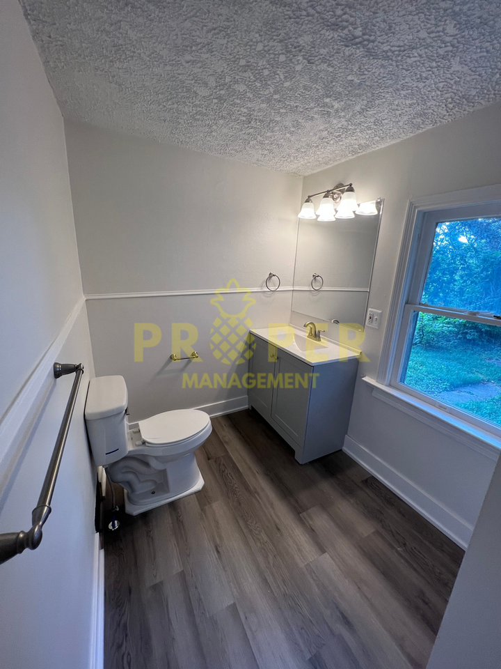 932 Harvard Blvd - Photo 2 of 11