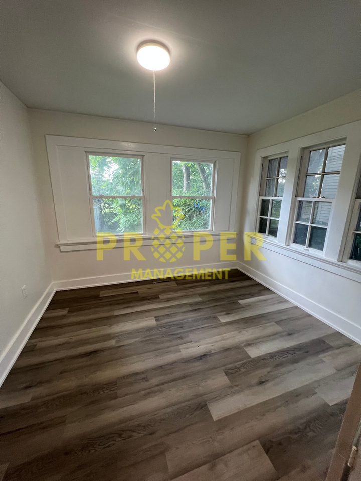 932 Harvard Blvd - Photo 4 of 11