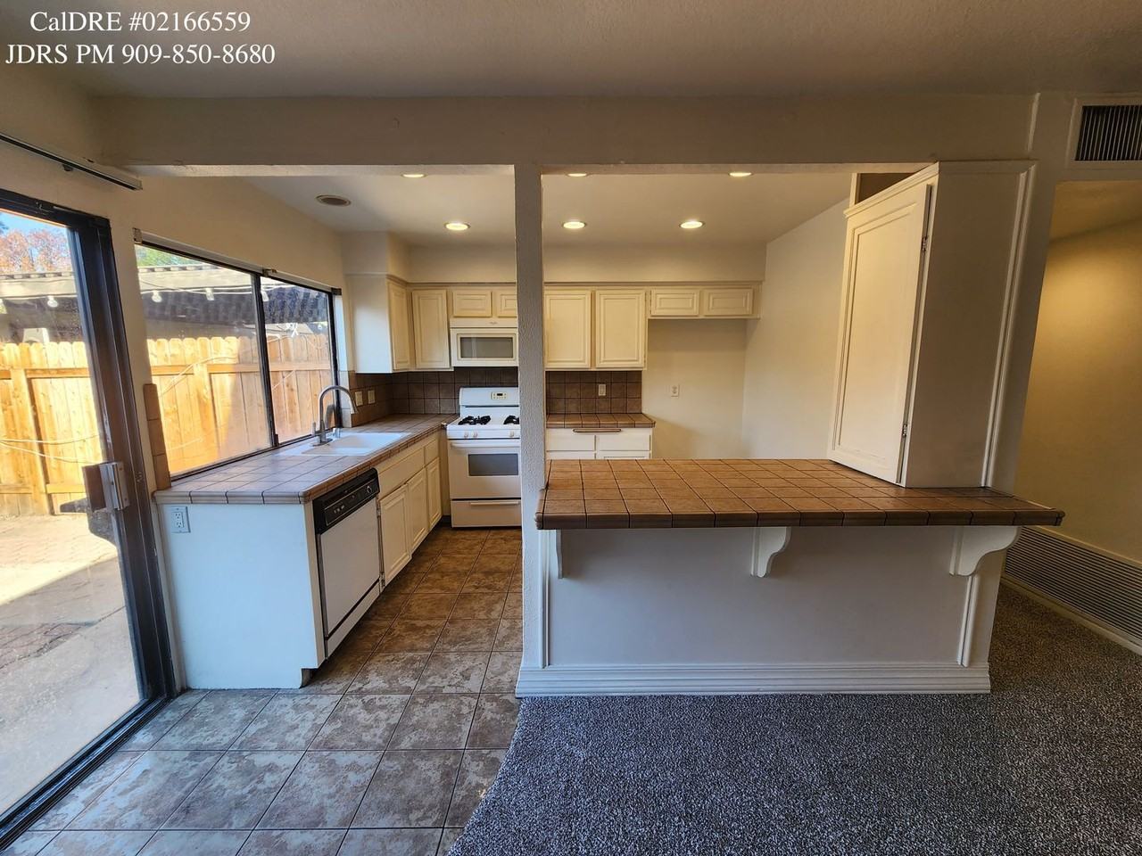 717 Knollwood Ln - Photo 3 of 18