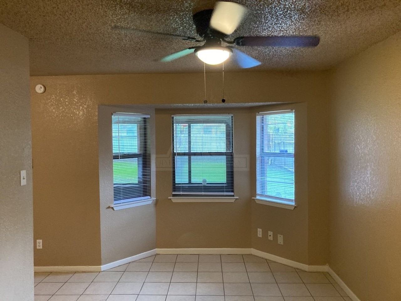 1805 Galaxy Dr - Photo 7 of 26