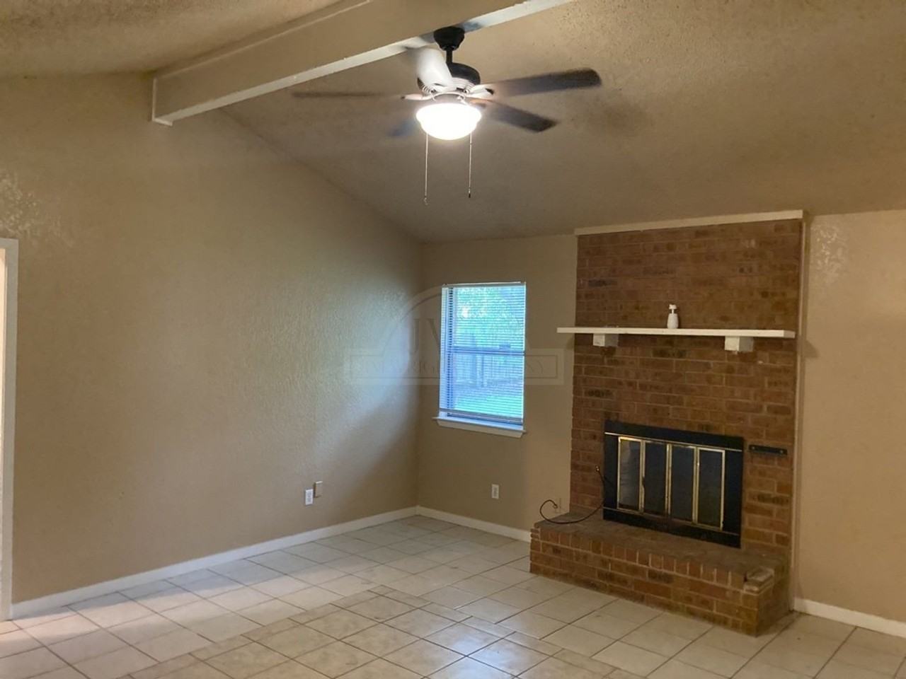 1805 Galaxy Dr - Photo 4 of 26