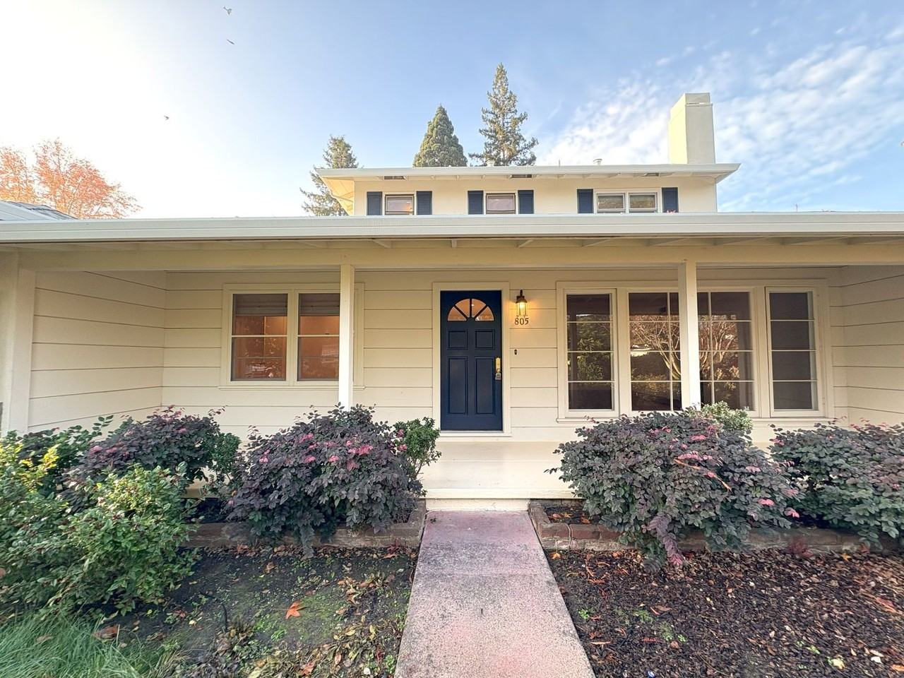 805 Olive St - Photo 3 of 50