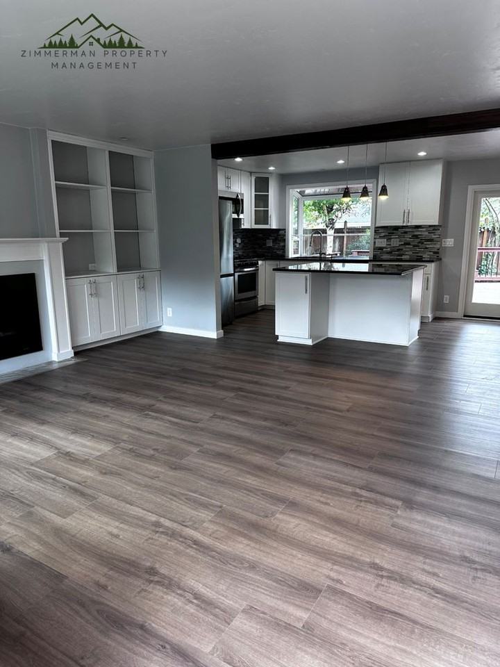 2766 Cheryl St - Photo 4 of 47