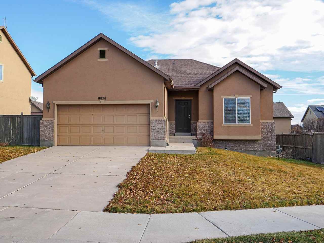 8858 North Franklin Drive - Photo 2 of 30