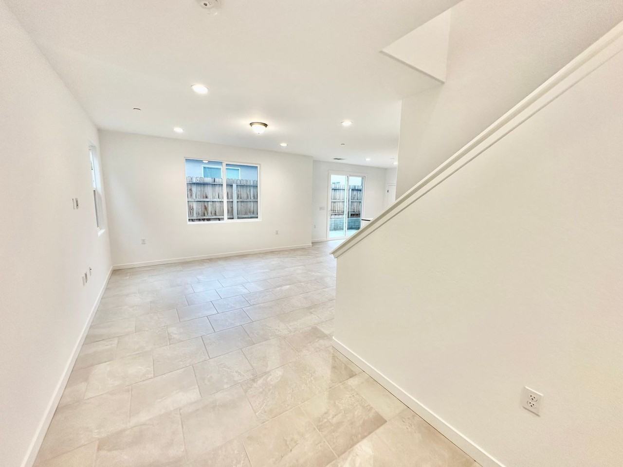 280 Thunder Rd S - Photo 4 of 36