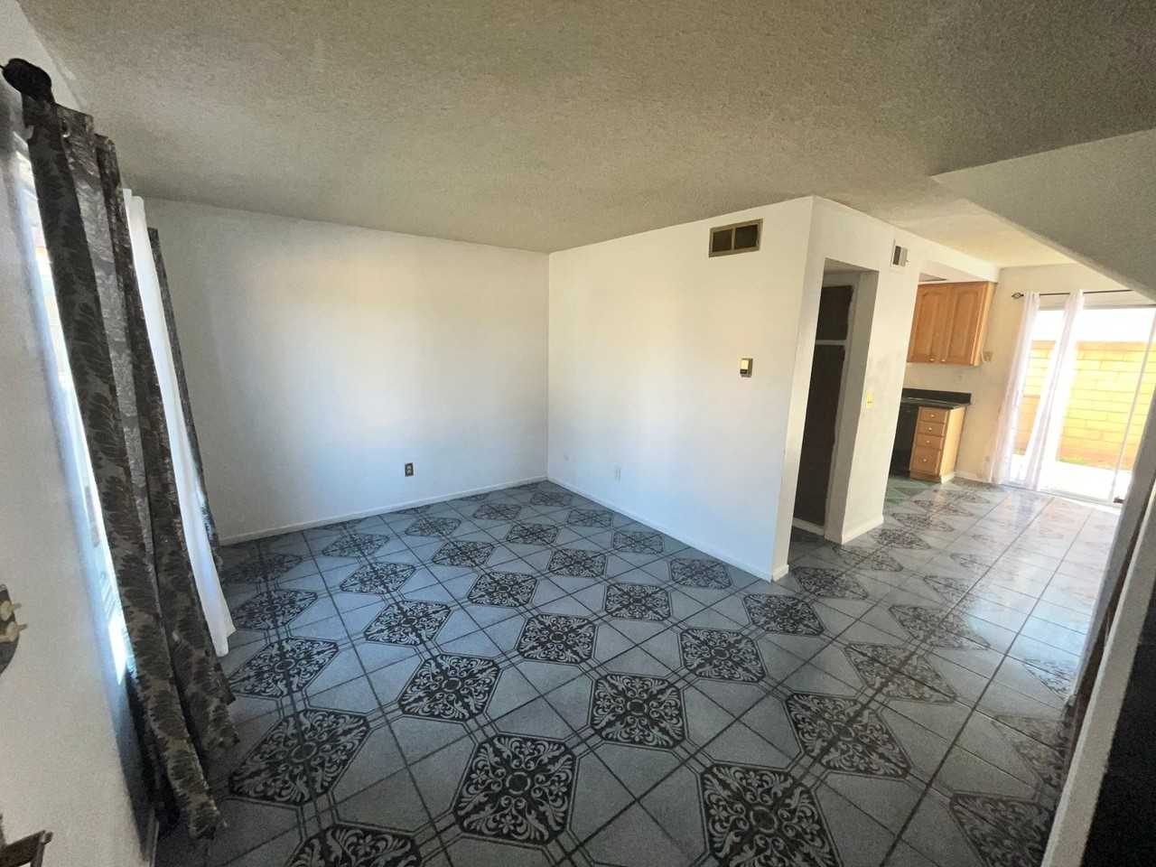 488 S Anza St - Photo 3 of 18