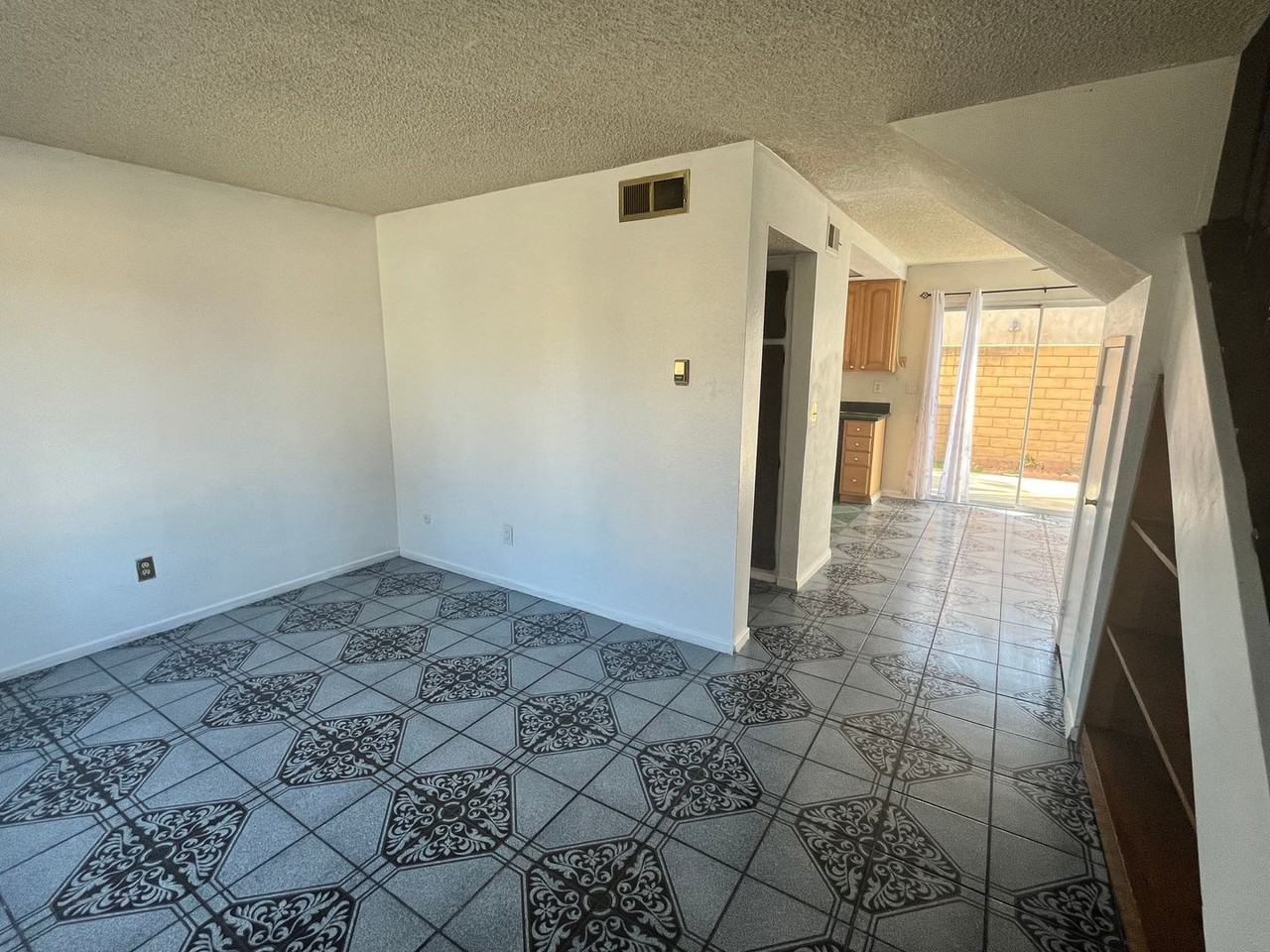 488 S Anza St - Photo 4 of 18