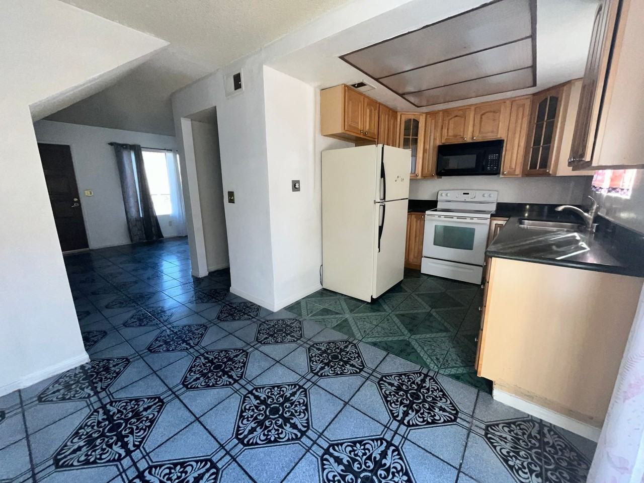 488 S Anza St - Photo 6 of 18