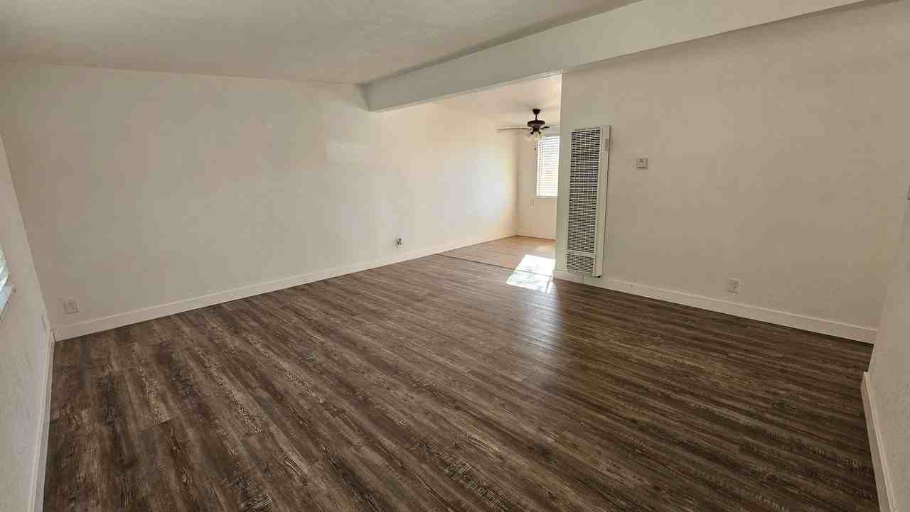 907 W Franklin Ave - Photo 2 of 10