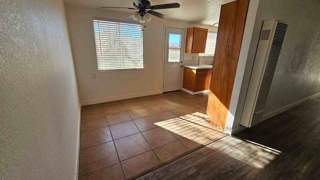 907 W Franklin Ave - Photo 4 of 10