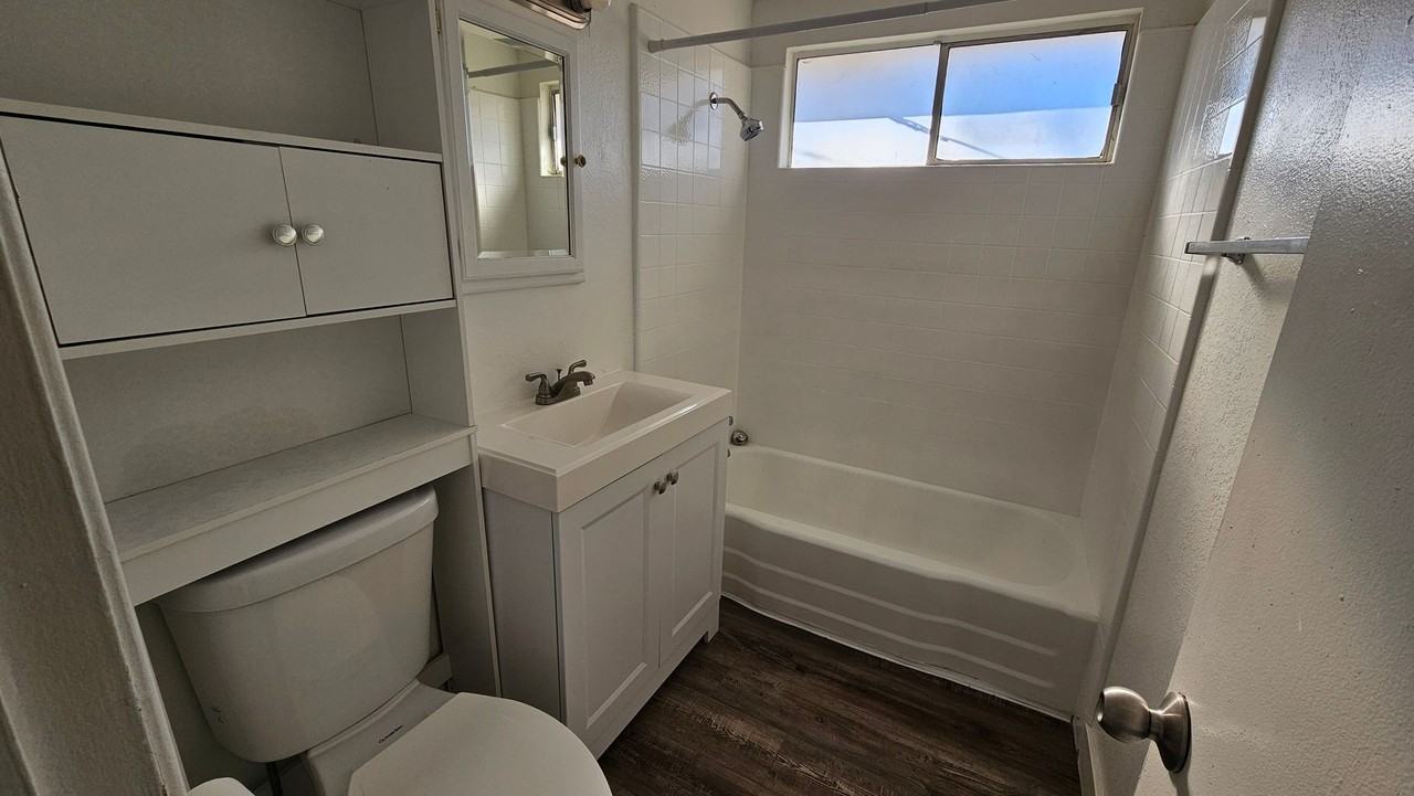 907 W Franklin Ave - Photo 6 of 10