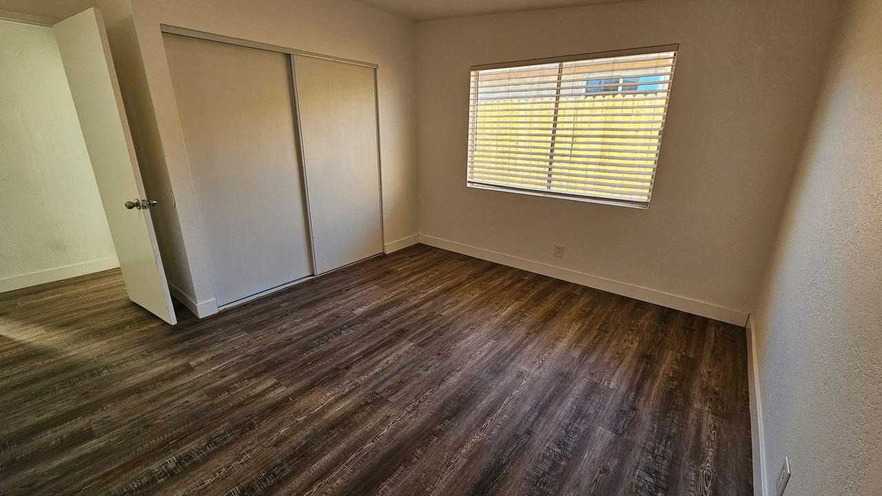 907 W Franklin Ave - Photo 7 of 10